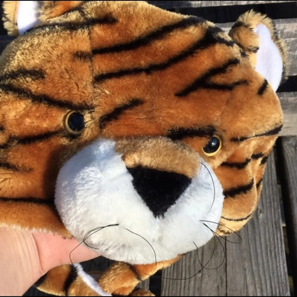 - Tiger Head Kids Winter Cap! EUC!